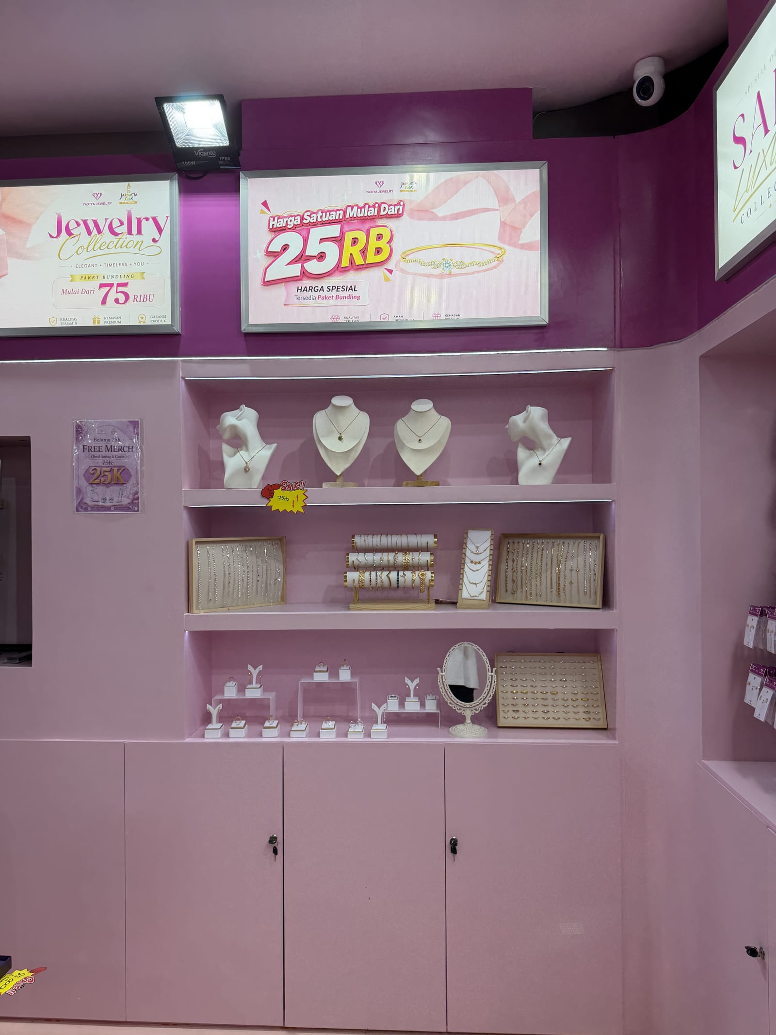 Booth Yaxiya - JAKARTA FAIR oleh Arta Exhibition